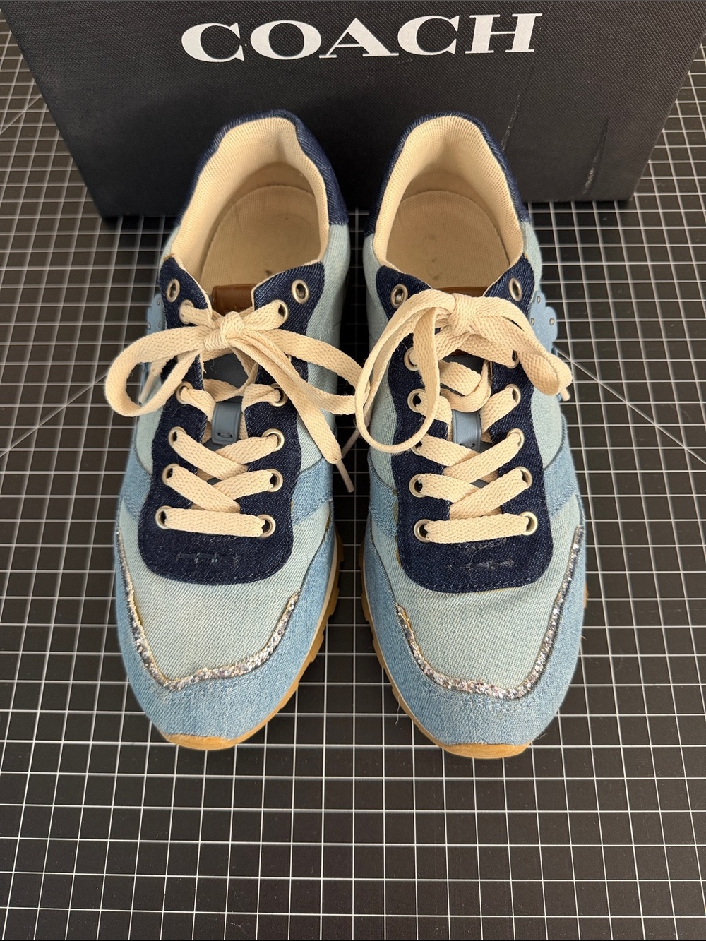 Great Condition Women Coach Sneakers Size 9. - Picture 2 of 10